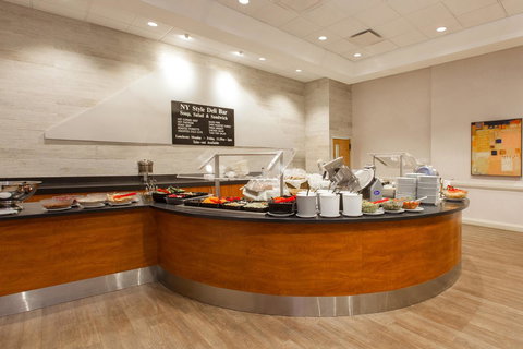 Holiday Inn Bridgeport-Trumbull-Fairfield - Swimm 28