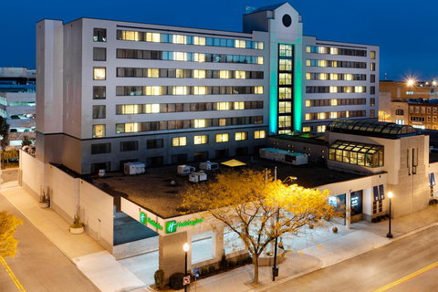 Holiday Inn Bridgeport-Trumbull-Fairfield - Swimm 0