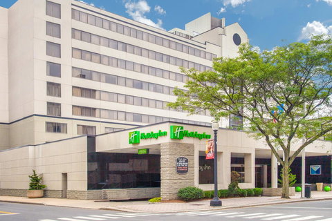Holiday Inn Bridgeport-Trumbull-Fairfield - Swimm 11
