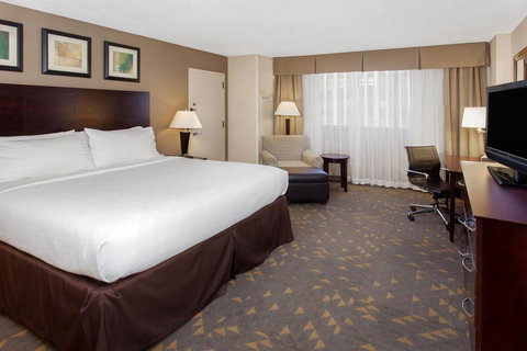 Holiday Inn Bridgeport-Trumbull-Fairfield - Swimm 31