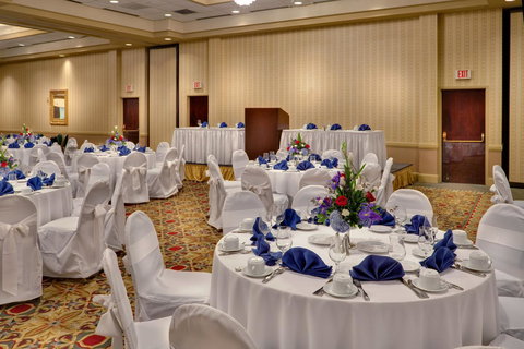 Holiday Inn Bridgeport-Trumbull-Fairfield - Swimm 5