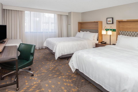 Holiday Inn Bridgeport-Trumbull-Fairfield - Swimm 24
