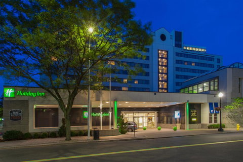 Holiday Inn Bridgeport-Trumbull-Fairfield - Swimm 34