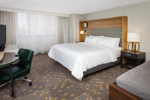 Holiday Inn Bridgeport-Trumbull-Fairfield - Swimm 27