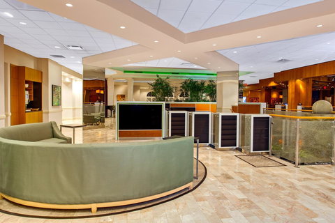 Holiday Inn Bridgeport-Trumbull-Fairfield - Swimm 18