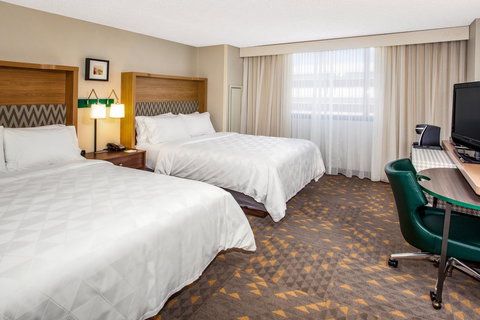Holiday Inn Bridgeport-Trumbull-Fairfield - Swimm 17