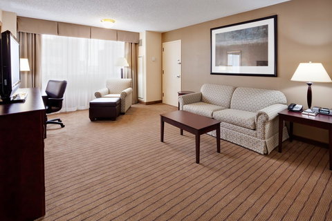 Holiday Inn Bridgeport-Trumbull-Fairfield - Swimm 10