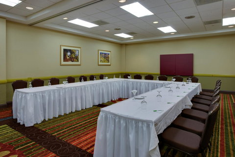Holiday Inn Bridgeport-Trumbull-Fairfield - Swimm 8