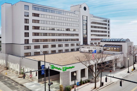 Holiday Inn Bridgeport-Trumbull-Fairfield - Swimm 29