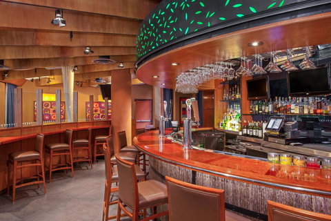 Holiday Inn Bridgeport-Trumbull-Fairfield - Swimm 20