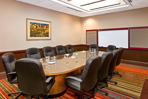 Holiday Inn Bridgeport-Trumbull-Fairfield - Swimm 4