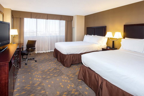 Holiday Inn Bridgeport-Trumbull-Fairfield - Swimm 16