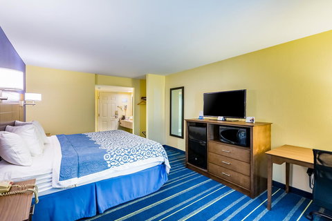 Days Inn By Wyndham Hartford/Closest Downtown - Renee 1