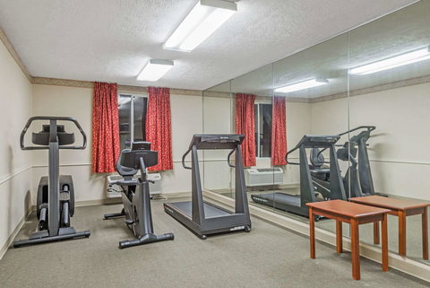 Days Inn By Wyndham Hartford/Closest Downtown - Renee 18