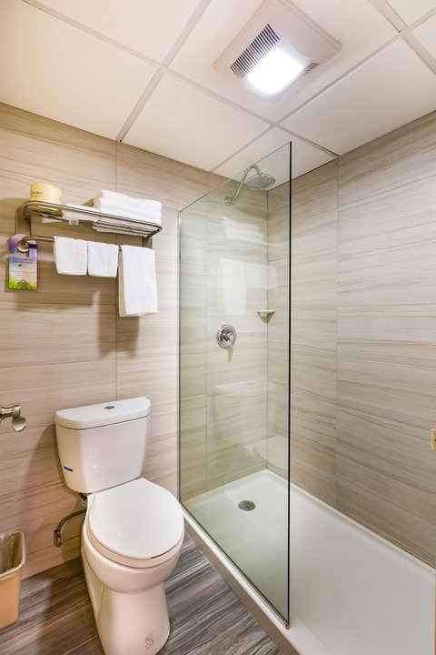 Days Inn By Wyndham Hartford/Closest Downtown - Renee 10