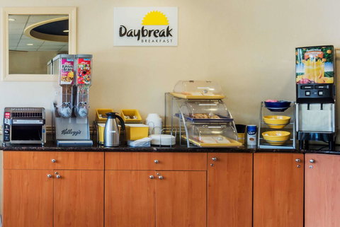 Days Inn By Wyndham Hartford/Closest Downtown - Renee 12