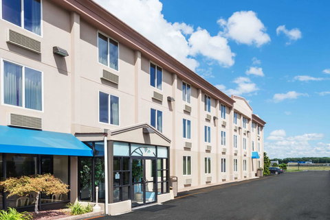 Days Inn By Wyndham Hartford/Closest Downtown - Renee 15