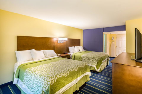 Days Inn By Wyndham Hartford/Closest Downtown - Renee 9