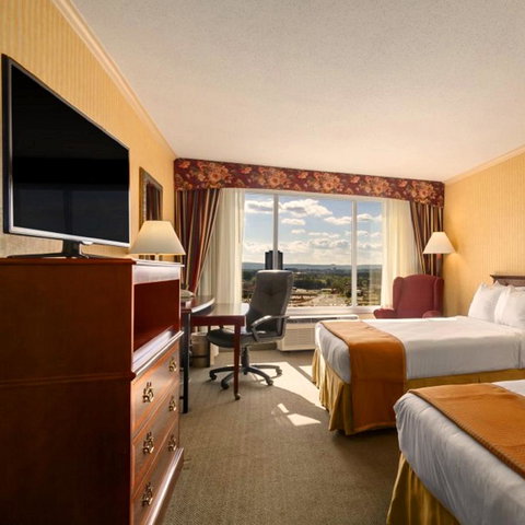 Red Lion Hotel Hartford - Renee 21