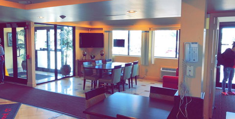 Super 8 By Wyndham Hartford - Renee 6